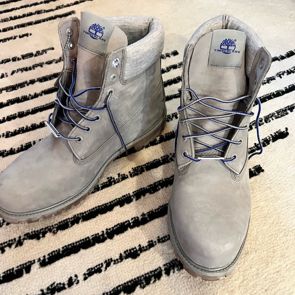 Grey Timberlands